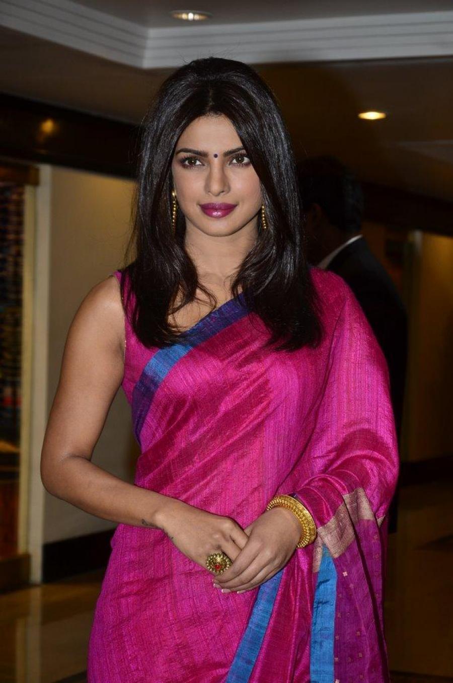 Indian Girl Priyanka Chopra At Awards Function In Pink Saree10